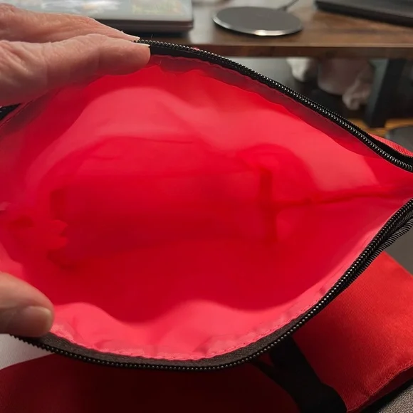 Clinique x kate spade Red, White & Pink Striped Tote with Matching Pouch - Picture 6 of 7